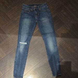 Lucky Brand Women's Medium Blue Skinny Jeans with Knee Rip